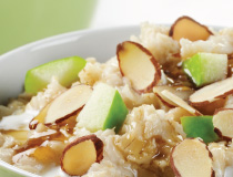 Nutritious oatmeal with almonds