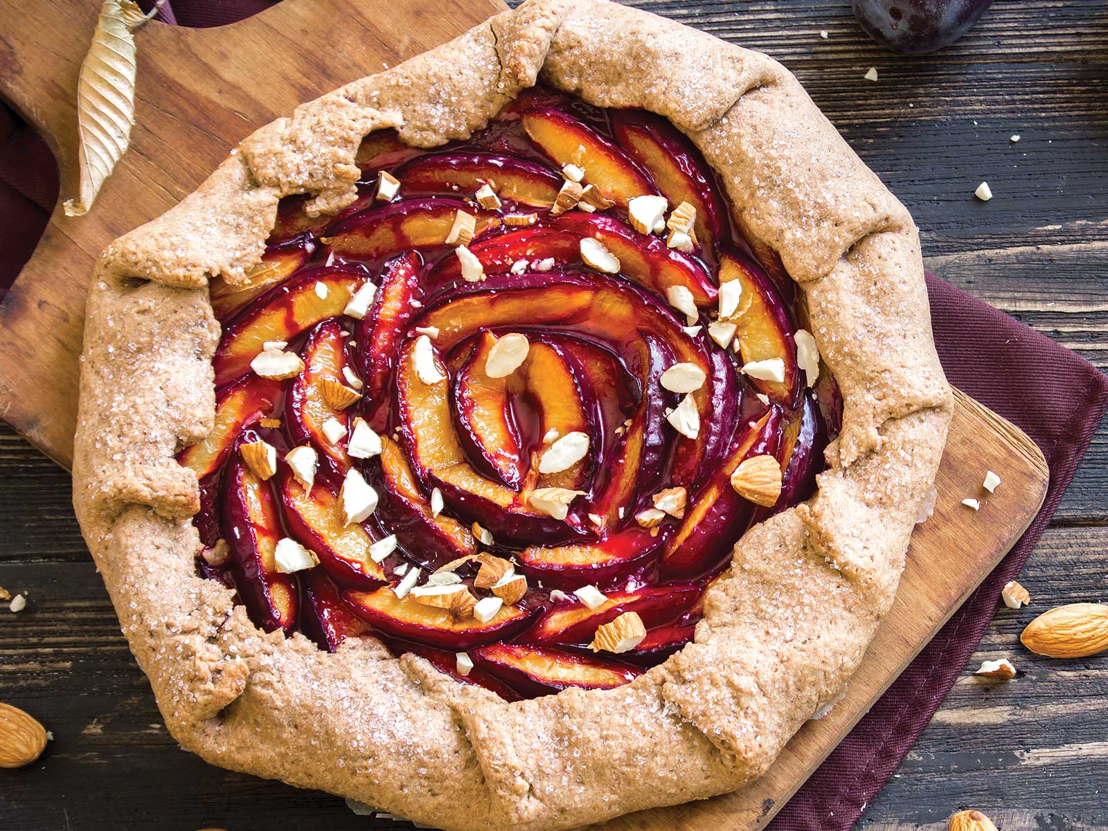Rustic tart with almonds