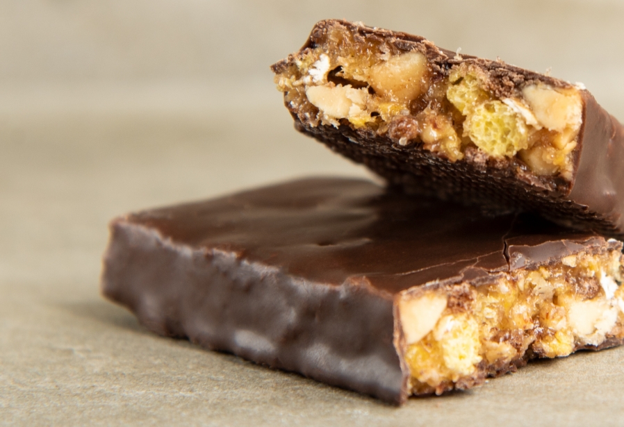 0823-03-almond-protein-bar-featured-image